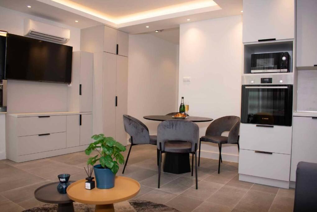 Luxury Cozy 2 Bdr Downtown Apt.3 บูดาเปสต์ ภายนอก รูปภาพ